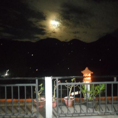 One Homestay And Warung Munduk  Luaran gambar