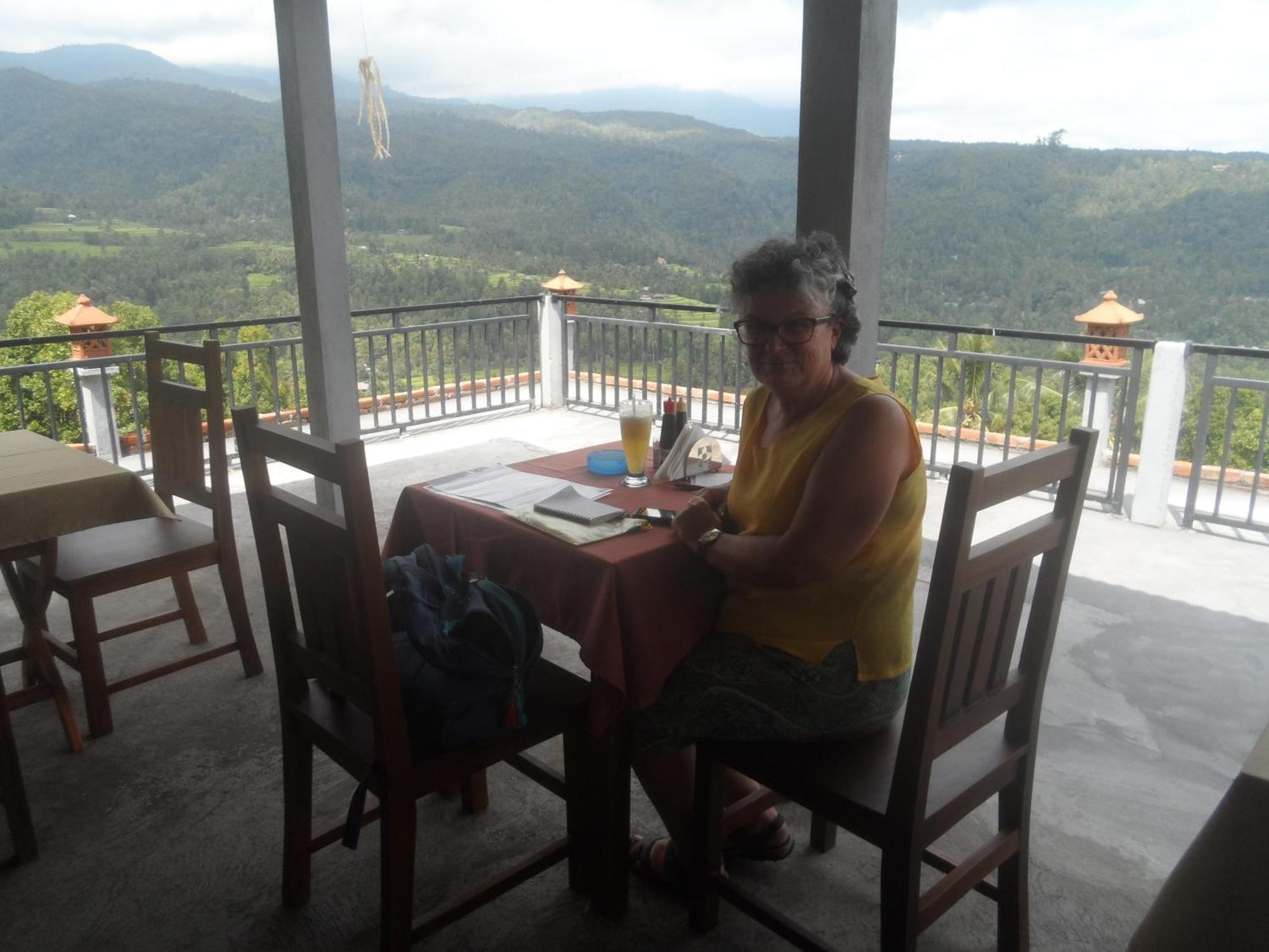 One Homestay And Warung Munduk  Luaran gambar