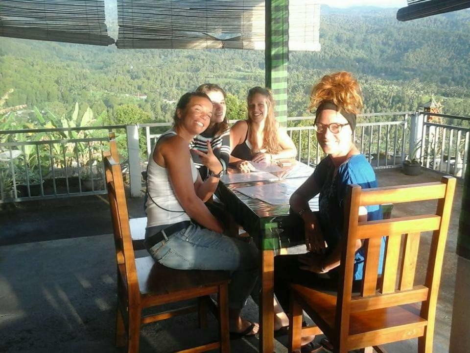 One Homestay And Warung Munduk  Luaran gambar