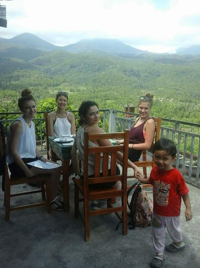 One Homestay And Warung Munduk  Luaran gambar