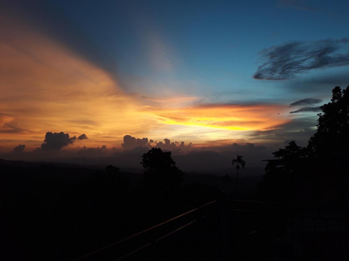 One Homestay And Warung Munduk  Luaran gambar